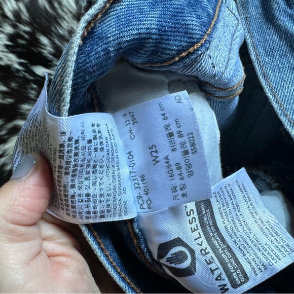 Levis Denim Shorts - Picture 4 of 4